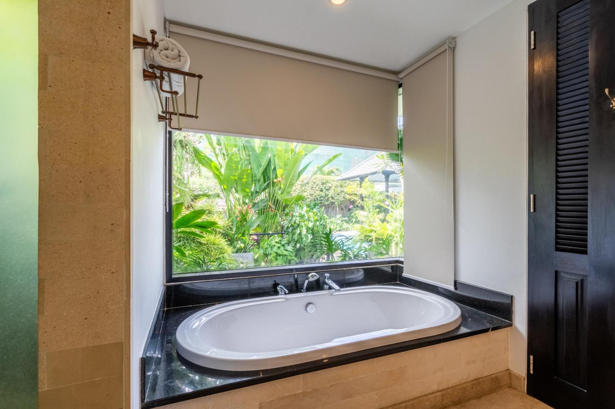 Kejora 12 Beachfront 3 Bedroom Luxe Villa Sanur  Exterior photo